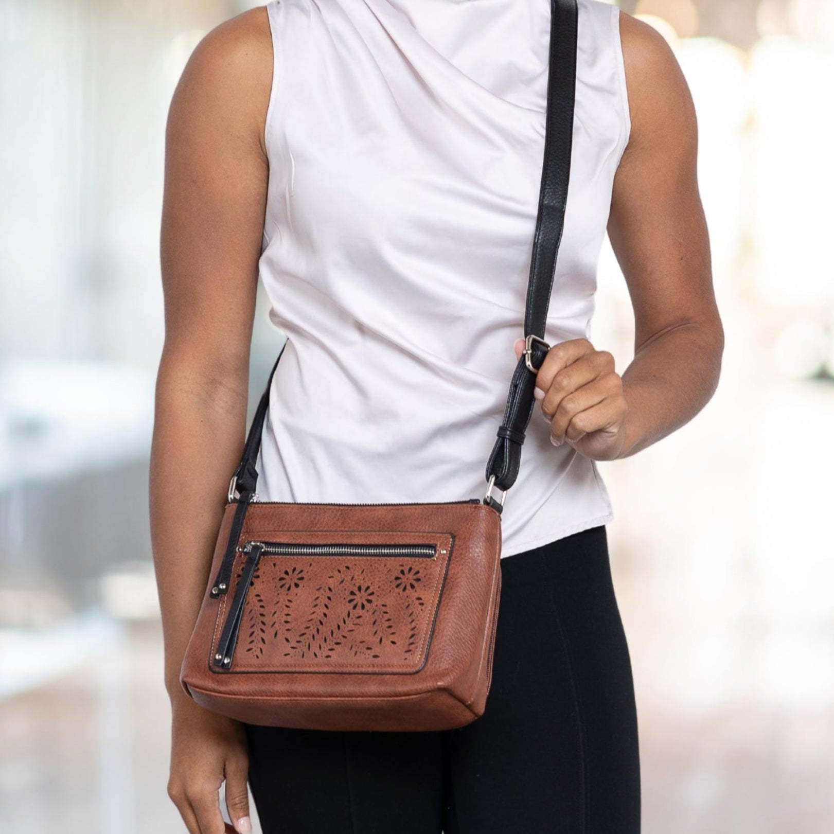 Concealed Carry Hailey Crossbody - Lady Conceal - soft leather shoulder bags for women's - crossbody bags for everyday use - most popular crossbody bag - crossbody bags for guns - crossbody handgun bag - Unique Hide Purse - Conceal Carry Western Purse - Stylish Carry Evelyn Leather Bag - Bag for Conceal Carrying Women - - Gun Bag for Women